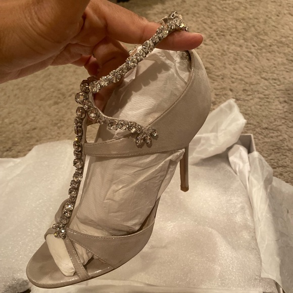 Wedding Shoe! It’s wedding season! These Jimmy Choos are gorgeous! Soft silver - Picture 1 of 12